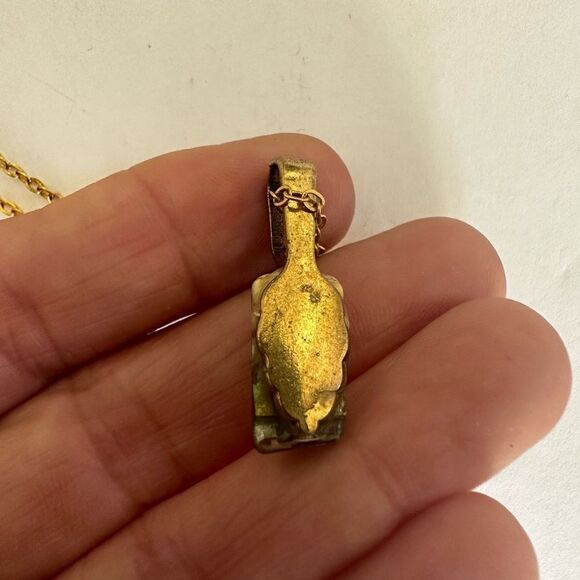 Gold tone abalone pendant necklace - Picture 5 of 10